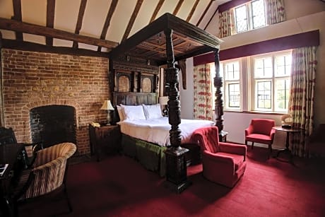 Feature Room with Four Poster Bed - Non-Smoking