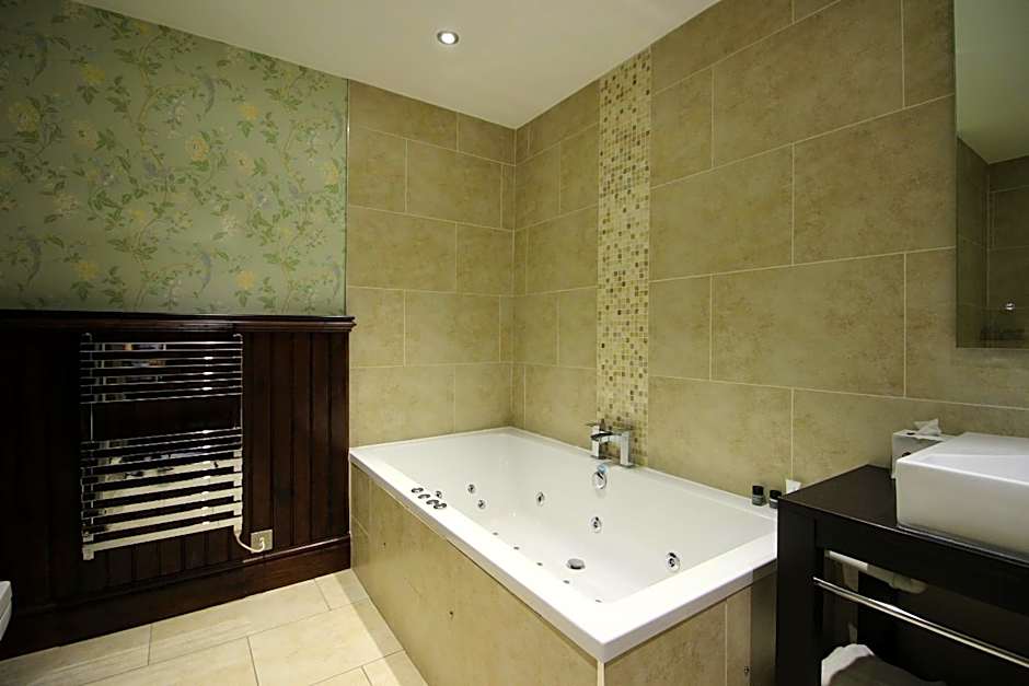 Best Western Plus Pastures Hotel