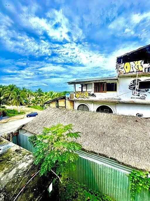 Depa cyrill frente playa Zicatela con AC y alberca