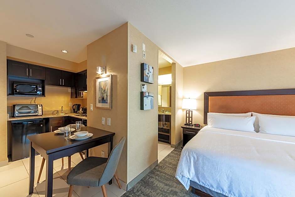 Holiday Inn Express & Suites Riverport Richmond By IHG