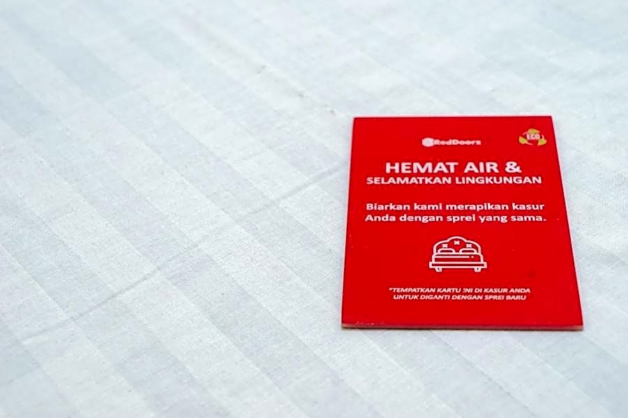 RedDoorz near CBD Ciledug