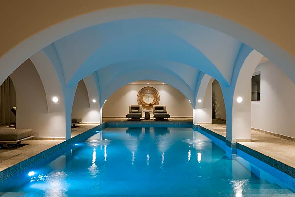 NĒRO Boutique Hotel