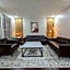 Modern Luxe Family & Groups Friendly Bungalow with Patio & Workspace