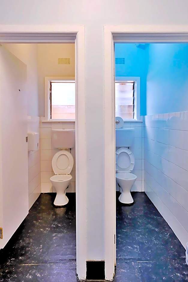 Pint On Punt Backpackers