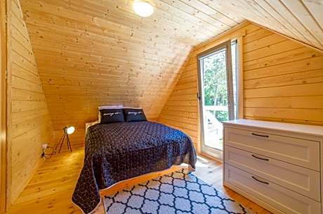 Chalet (4-6 Adults)