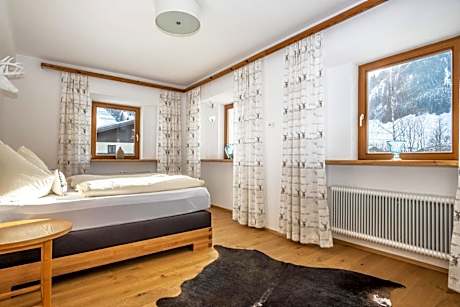 Apartment with Mountain View