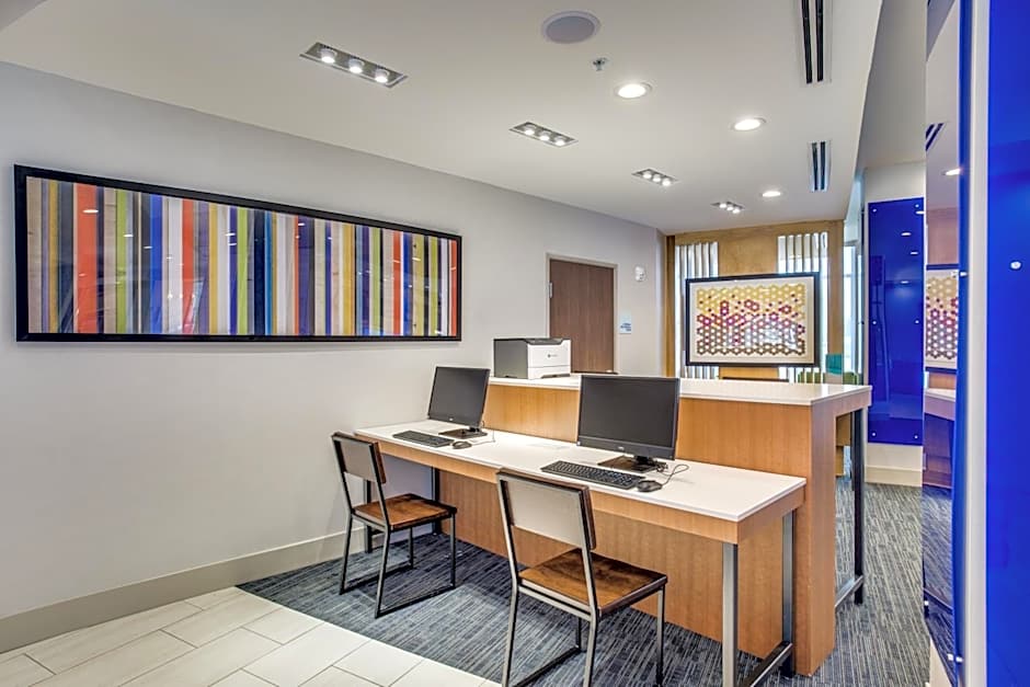 Holiday Inn Express And Suites Denton South By IHG