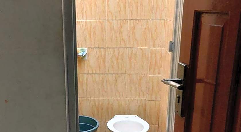 RedDoorz near GOR Lagaligo Palopo