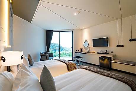 Deluxe Twin Room with Sea View