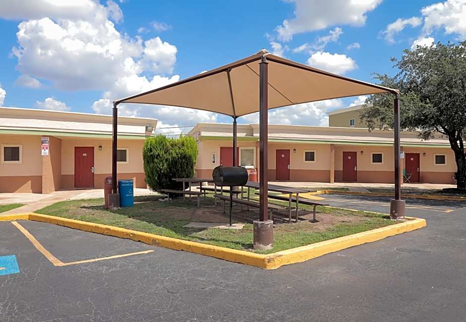 Rodeway Inn San Antonio Lackland AFB - SeaWorld