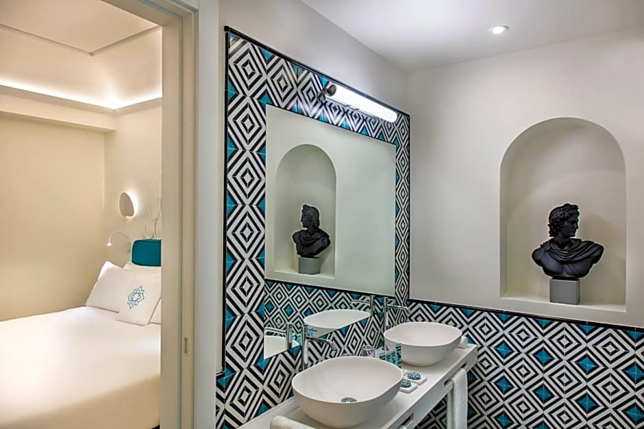 Pazziella Garden & Suites