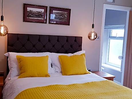 King-Superior-Ensuite with Shower-Street View