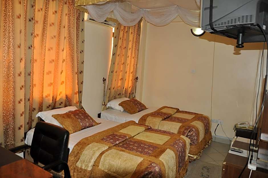 Rich Hotel