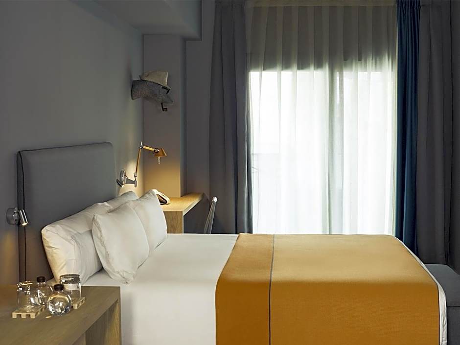 Yurbban Trafalgar Hotel