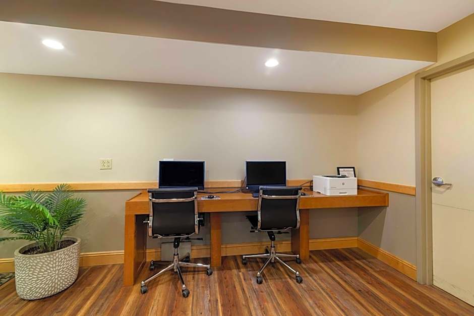 Best Western Plus Windjammer Inn & Conference Center