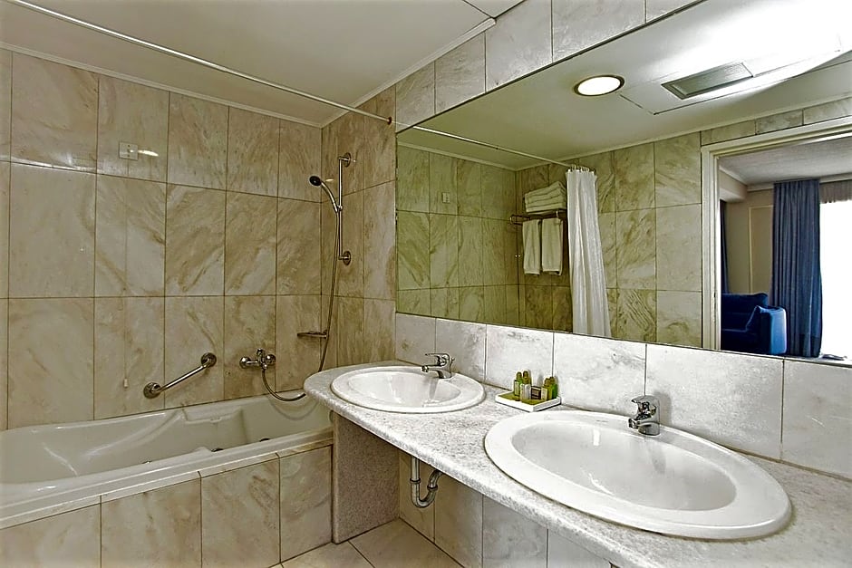 Photo 1 of 6 of Standard Suite