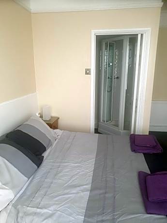Double or Twin Room with Shower