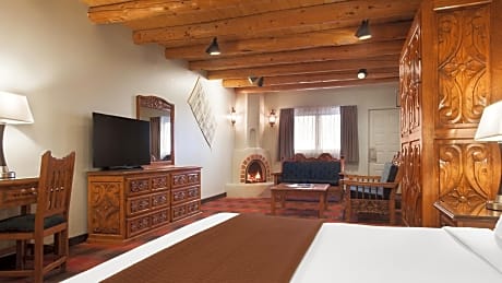 Deluxe Fireplace Room