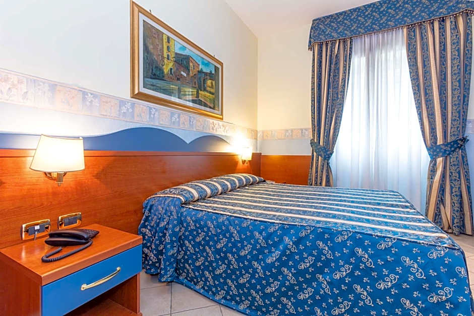Zdjęcie 1 z 11 — Standard 1 Double Bed or 2 Beds