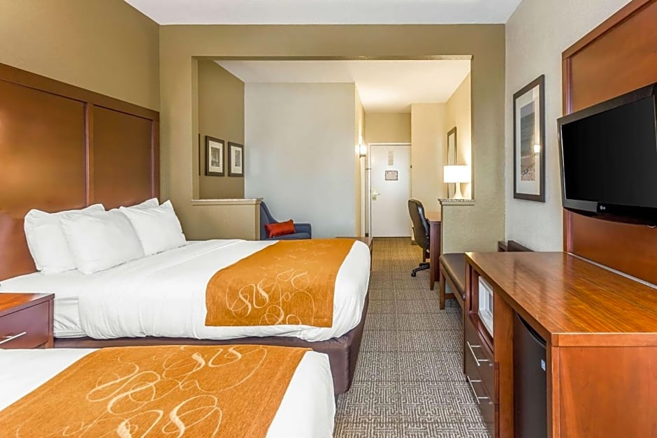 Comfort Suites At the University