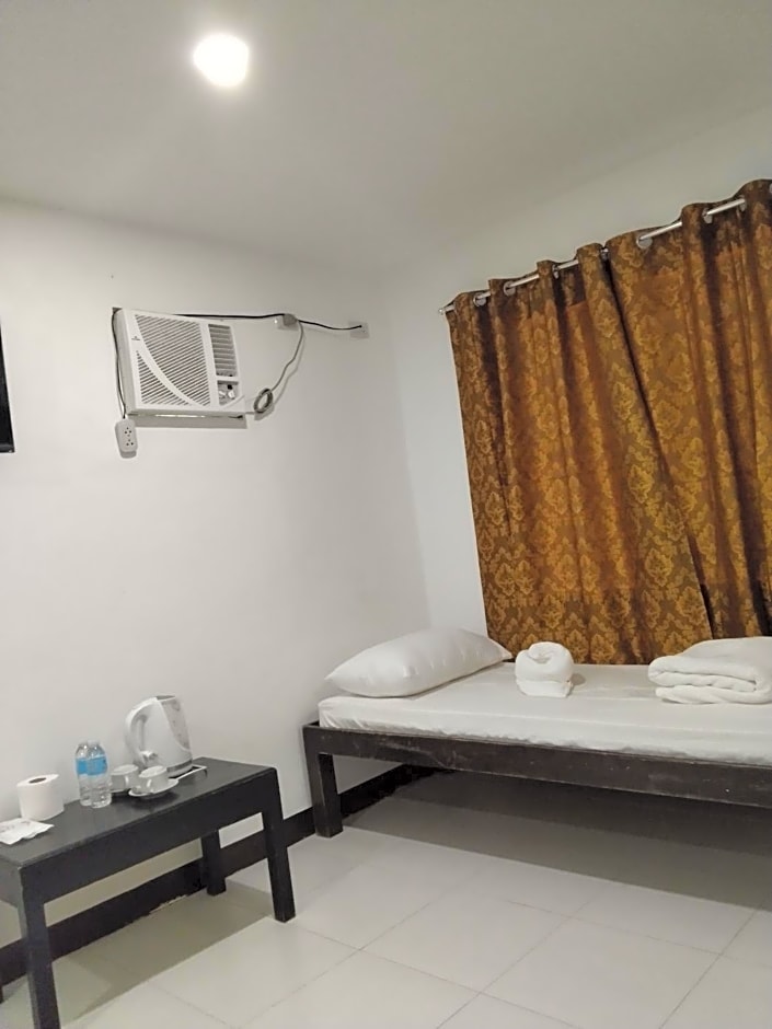 Moalboal Beach Front Hotel