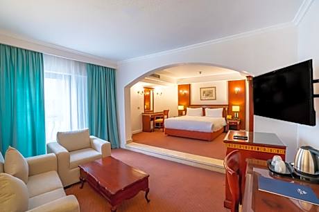 Junior Suite with Pool View