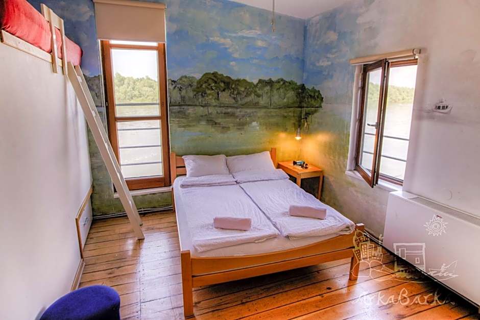 ArkaBarka Floating Hostel
