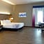 La Quinta Inn & Suites by Wyndham San Antonio Alamo City