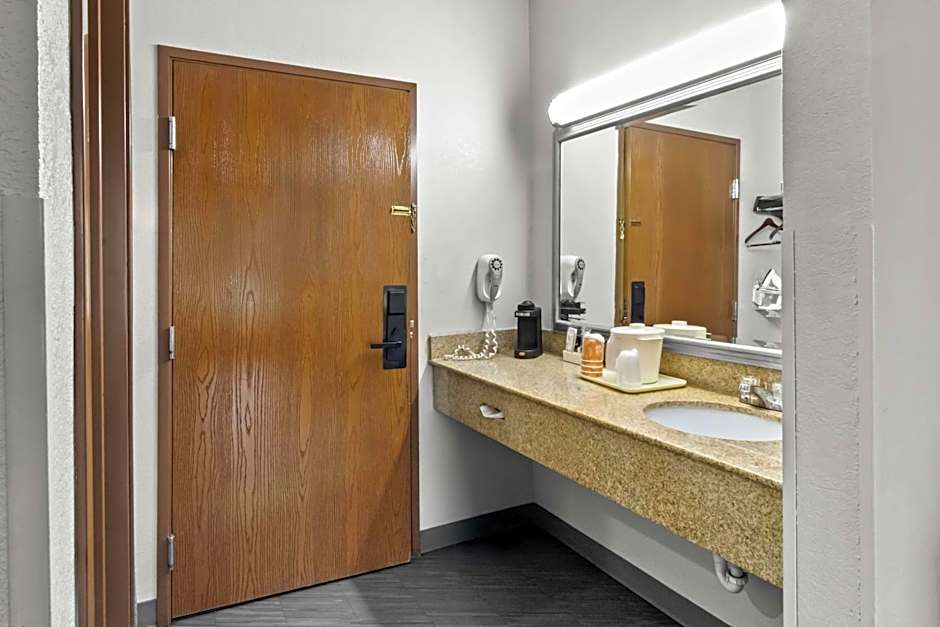 Quality Inn & Suites CVG Airport