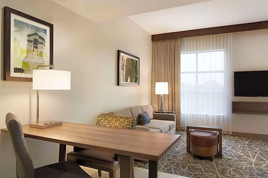 Embassy Suites By Hilton San Antonio Brooks Hotel - Spa