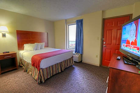 Suite with Three Queen Beds - Non-Smoking