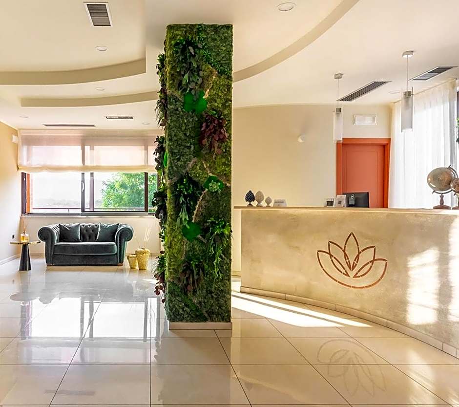 LUAL Bleisure Hotel