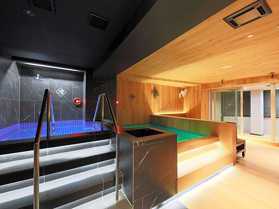 Rembrandt Cabin and Spa Shimbashi - Men Only