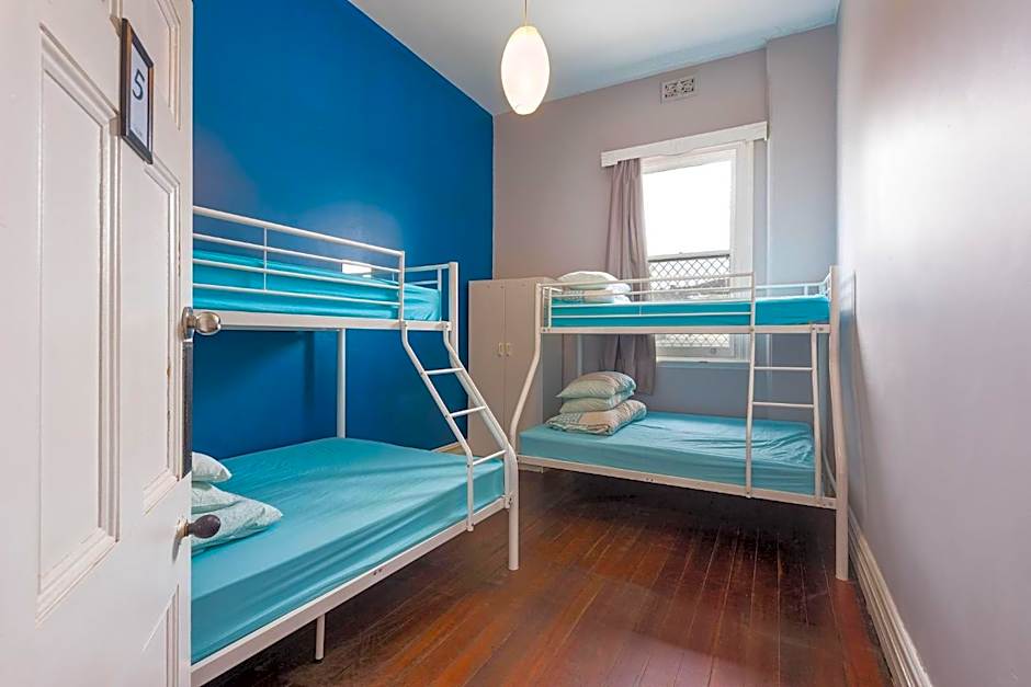 1849 Backpackers Albany