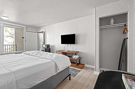 King Room - Non-Smoking