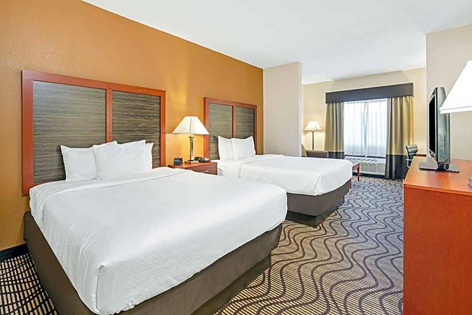 La Quinta Inn & Suites by Wyndham Midwest City - Tinker AFB