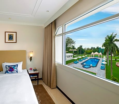 Deluxe Room Pool View King Bed