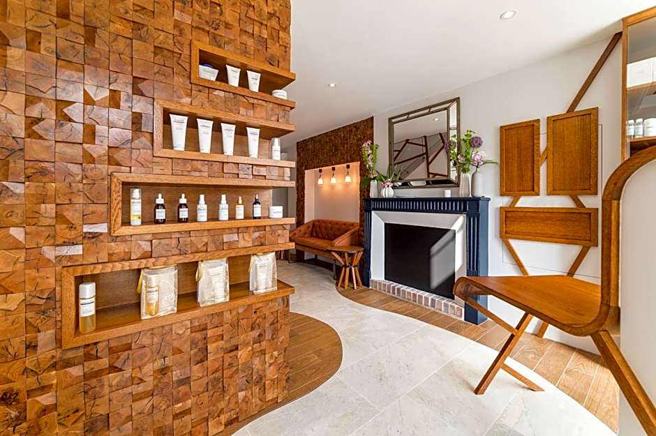 Logis Hostellerie des Clos et restaurant Bistrot des grands crus et Maison de la tour Chablis