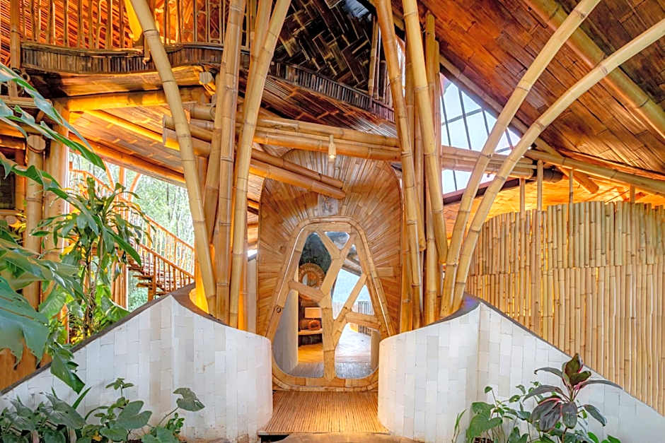 3 Bdr - Luxury Cliffside Bamboo Villa