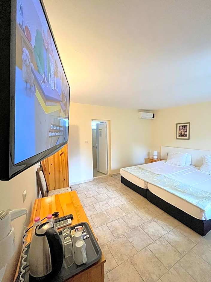 Lotus Family Hotel - Free Parking