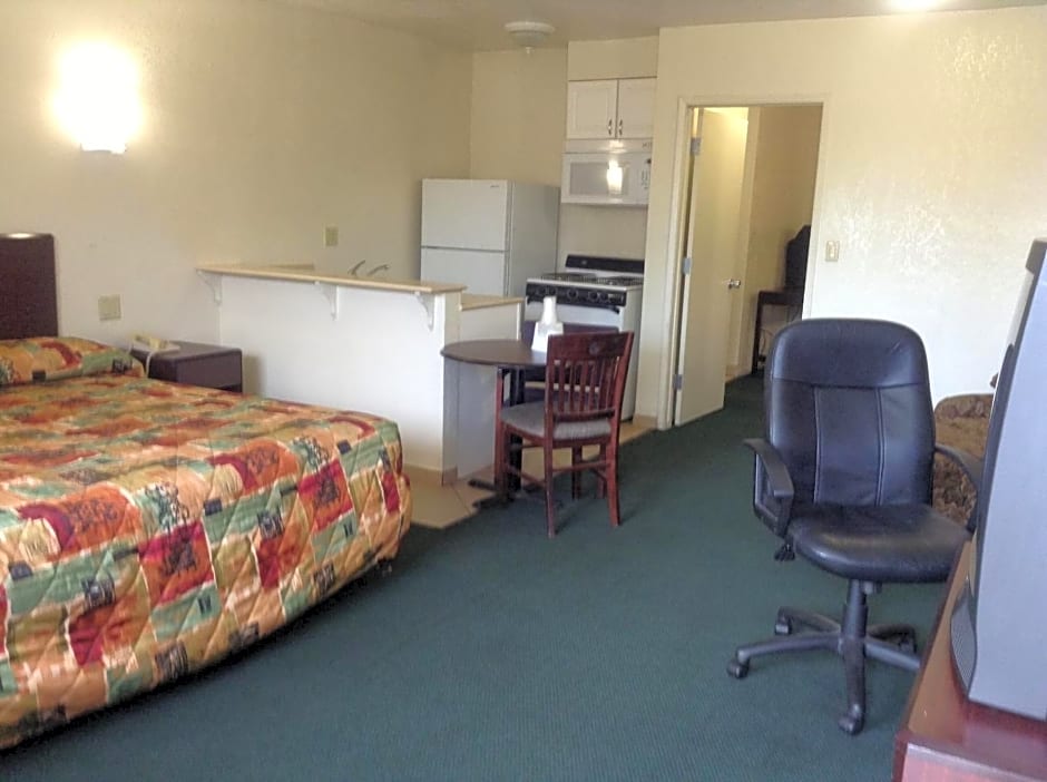 American Inn & Suites
