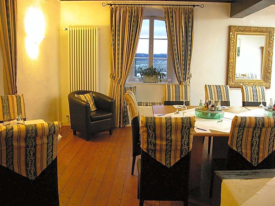 Burghaus & Villa Kronenburg