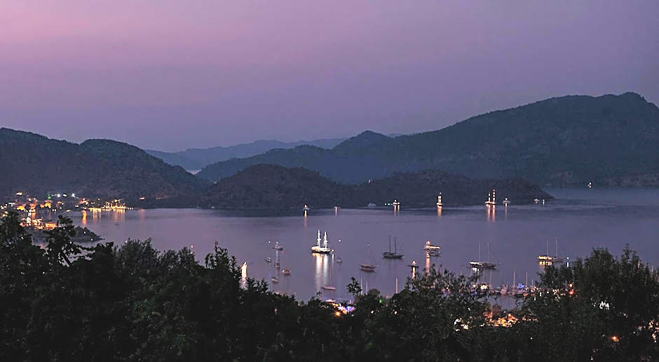 Swan Lake Hotel - Adult Only