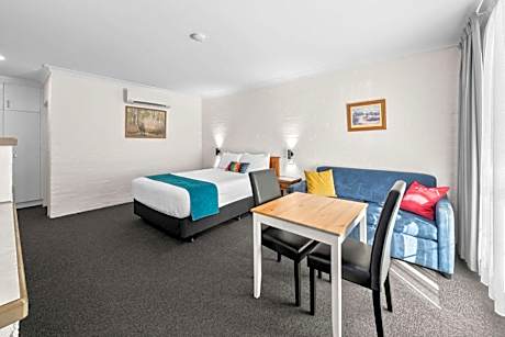 Standard Queen Room - Non-Smoking