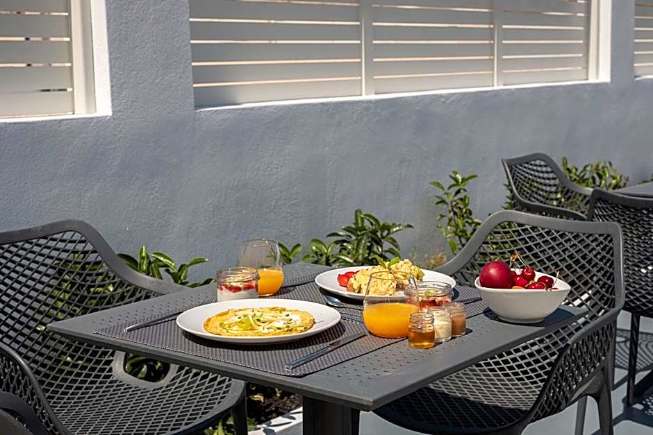 Santoterra Antigua Suites