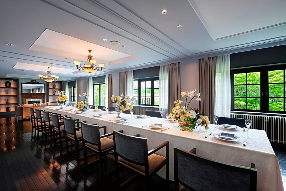 Kyukaruizawa Kikyo, Curio Collection by Hilton