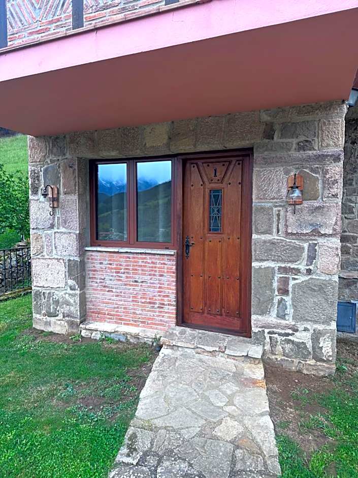 Apartamentos La Montaña