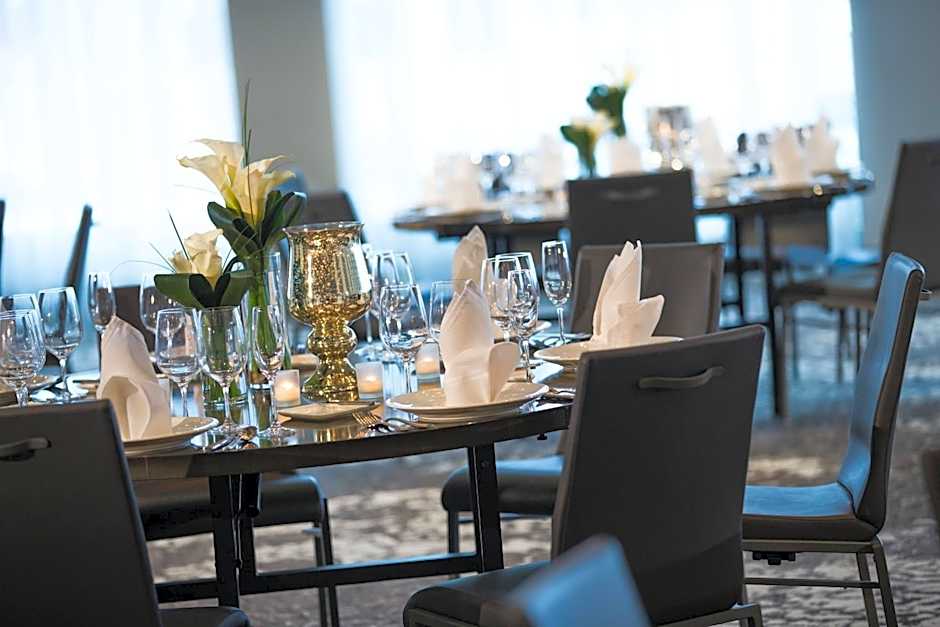 Renaissance by Marriott Allentown Hotel