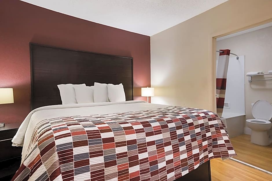 Red Roof Inn & Suites Statesboro - University