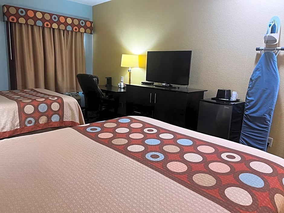 Super 8 by Wyndham Pasadena